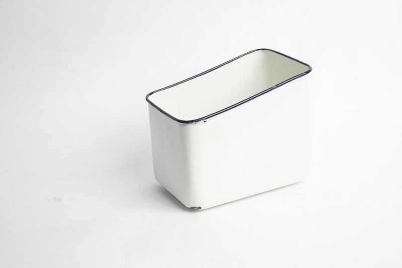 Container Sloped Rectangular in Enamel Medium 